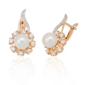 Jewelry earring with pearl and diamonds on white background. isolated